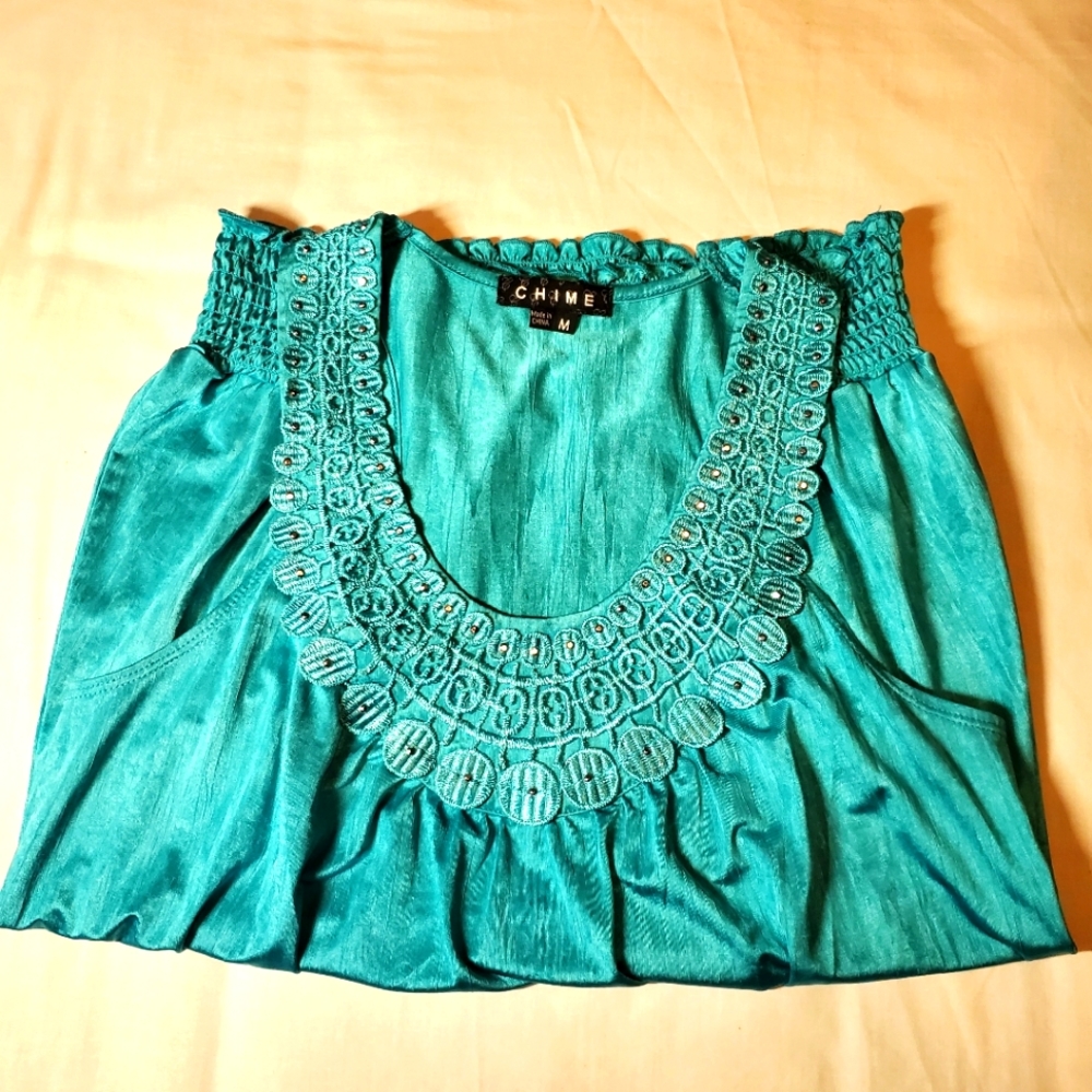 Sleeveless women blouse